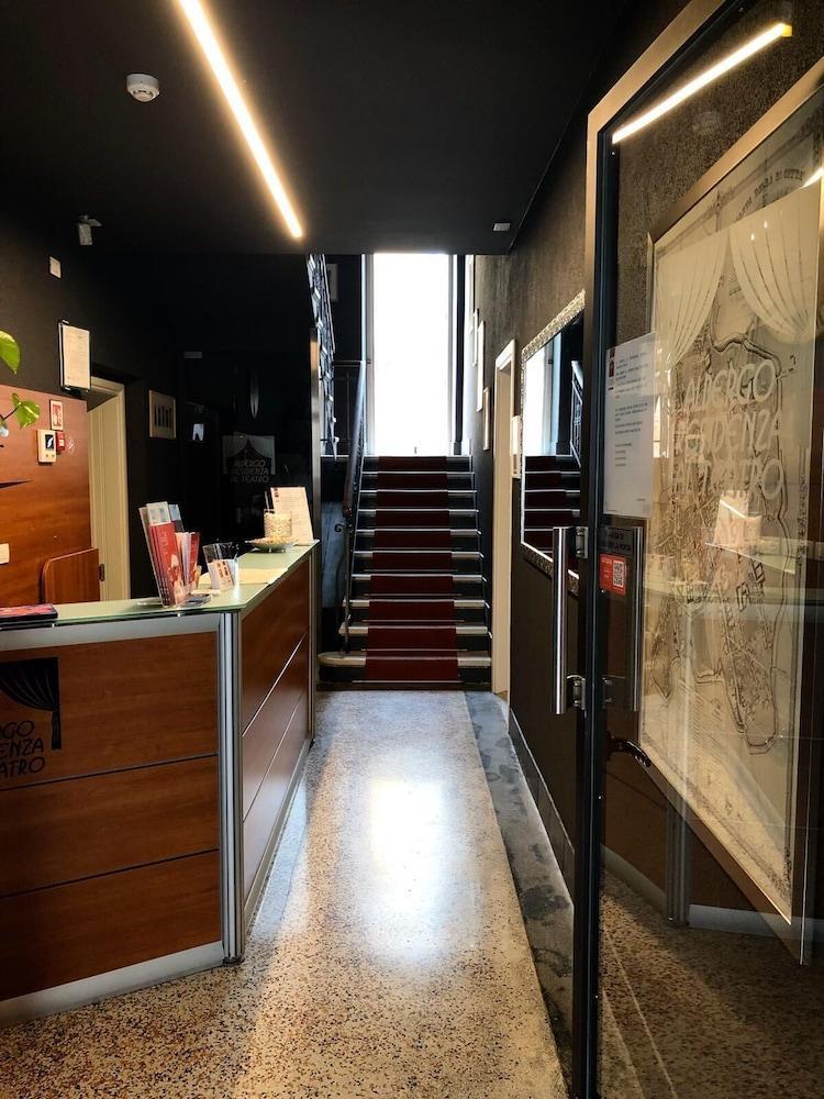 Albergo Residenza Al Teatro Udine Exterior foto